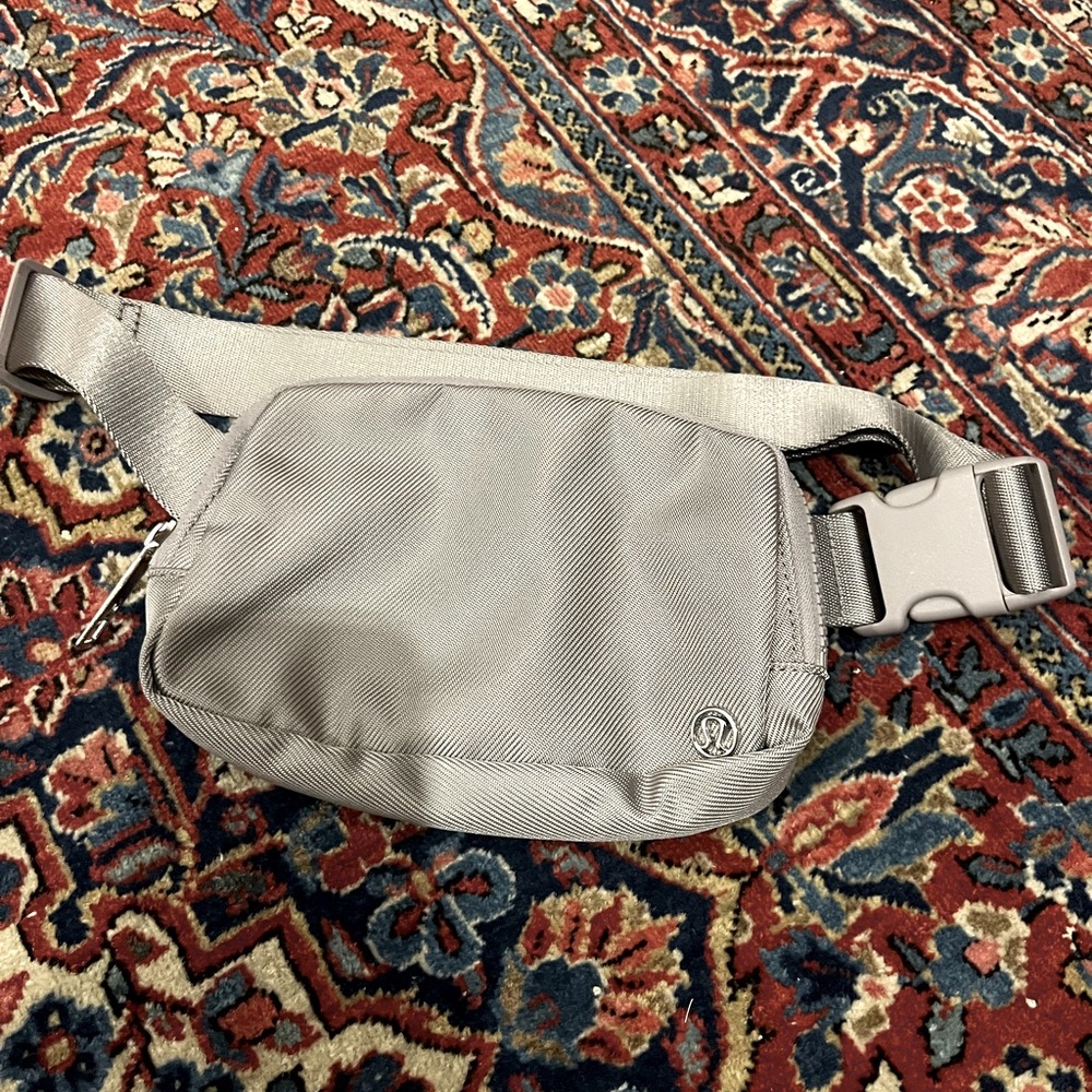 🚨LULULEMON beltbag🚨